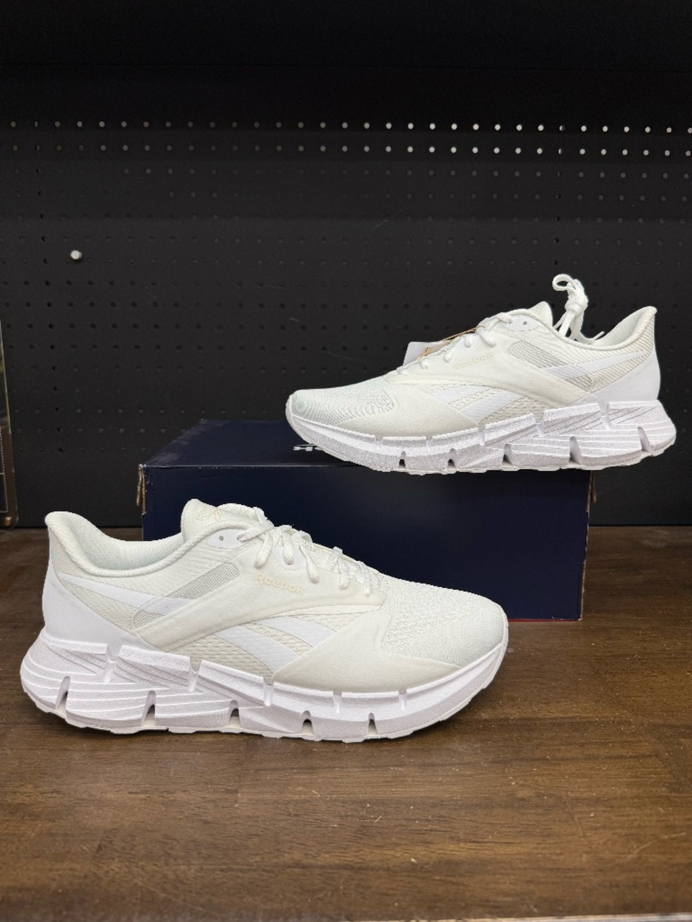 New W/ Box! Men's Reebok Zig Dynamica 5 White Running Athletic Sneakers Size 13